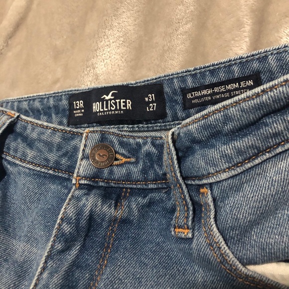 Hollister Ultra High-Rise Mom Jeans - Picture 2 of 6